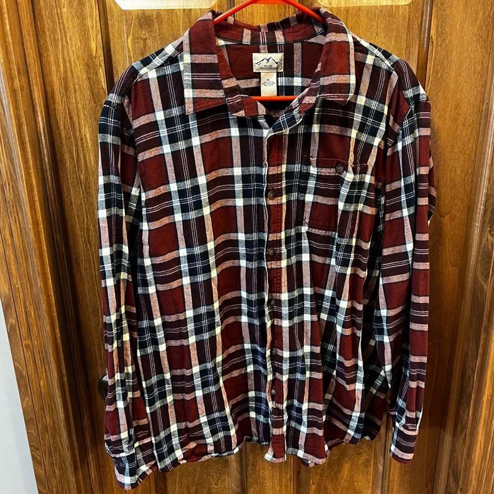 Men’s Blue Mountain Flannel Button Down XL